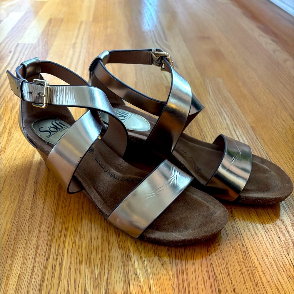 Sofft Rose Gold Valeryn wedge sandal size 8